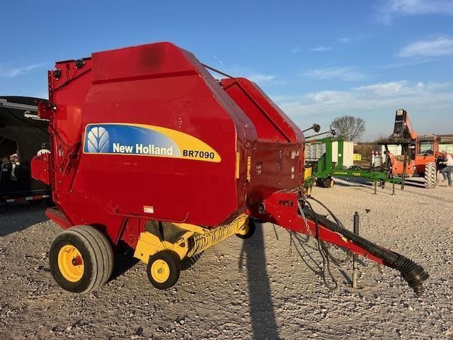 Image of New Holland BR7090 equipment image 1