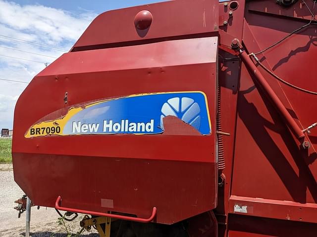 Image of New Holland BR7090 equipment image 4