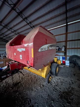 Main image New Holland BR740A