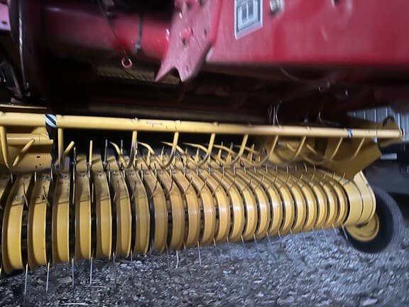 Image of New Holland BR740A equipment image 1