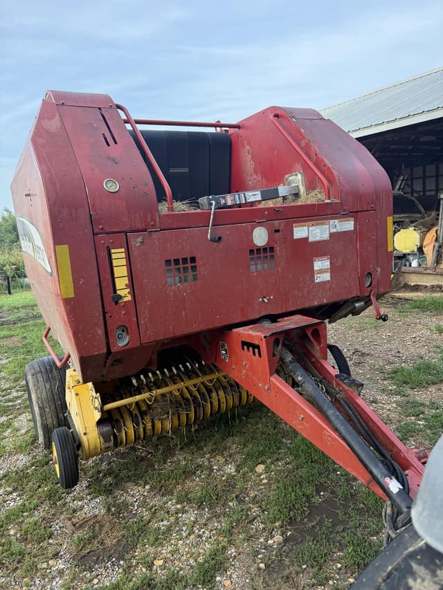 Image of New Holland BR740A equipment image 1