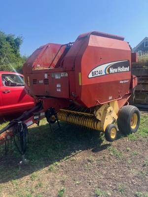 2007 New Holland BR740A Image