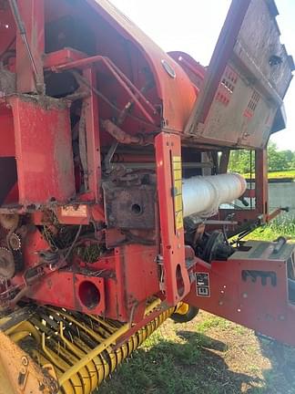 Image of New Holland BR740A equipment image 1