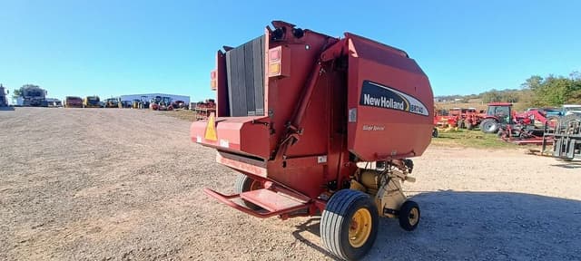 Image of New Holland BR740A equipment image 4