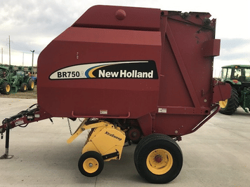 Main image New Holland BR750A