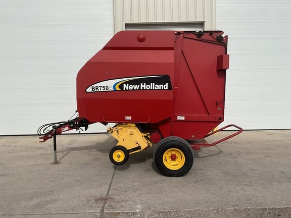 2007 New Holland BR750A Equipment Image0