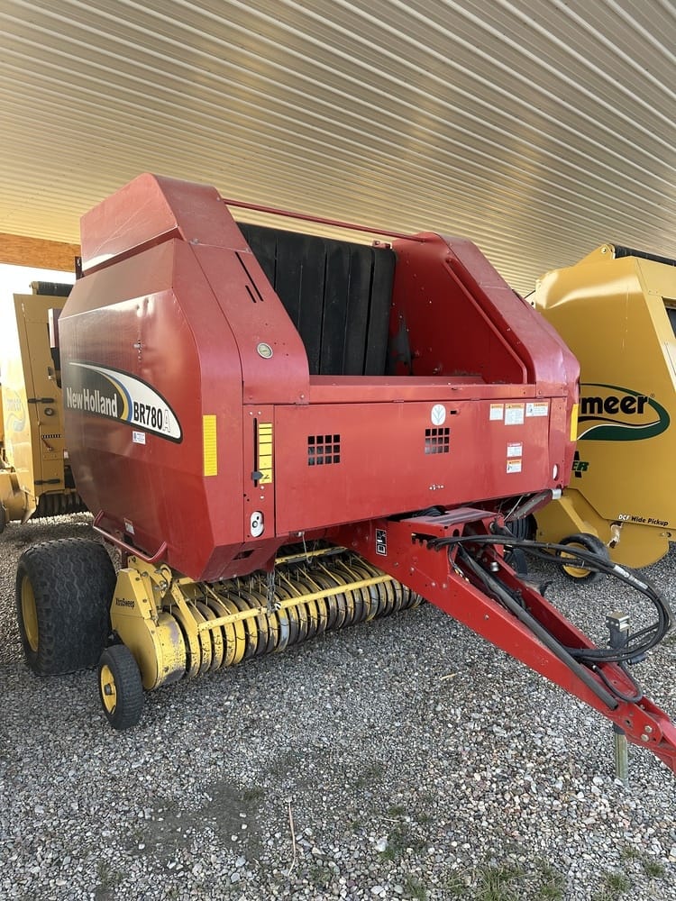 2007 New Holland BR780 Equipment Image0