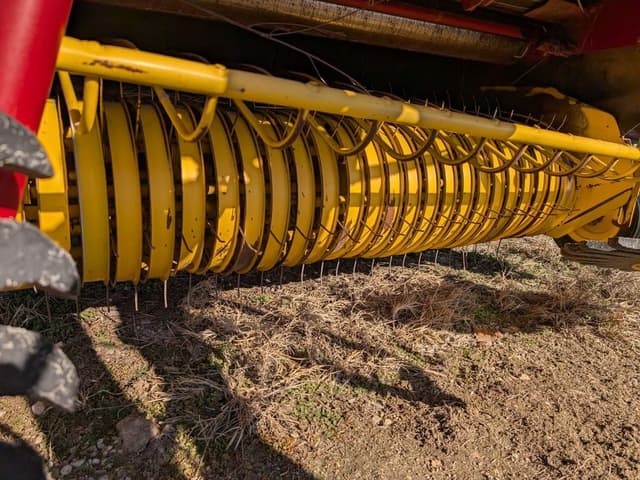 Image of New Holland BR780A equipment image 3