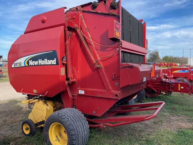 Image of New Holland BR780A equipment image 3