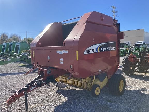 Image of New Holland BR780A equipment image 2