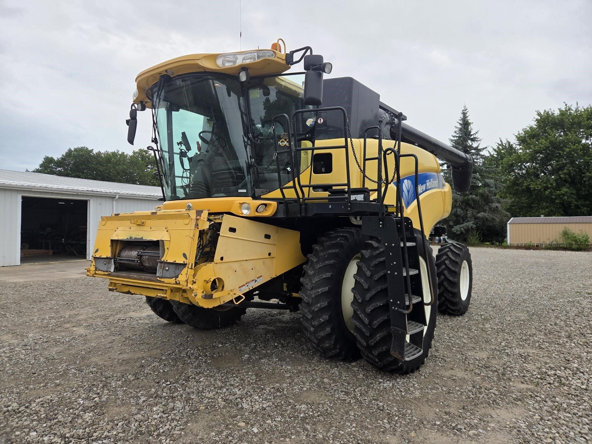2007 New Holland CR9040 Equipment Image0
