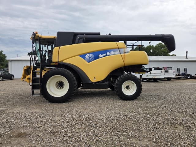 Image of New Holland CR9040 equipment image 1