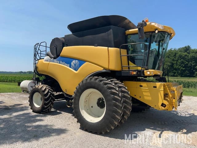 Image of New Holland CR9060 equipment image 1