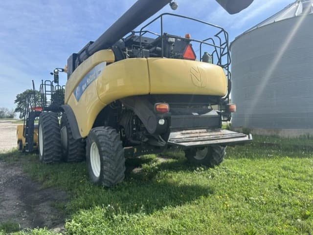 Image of New Holland CR9060 equipment image 1
