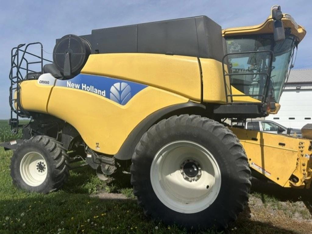2007 New Holland CR9060 Equipment Image0