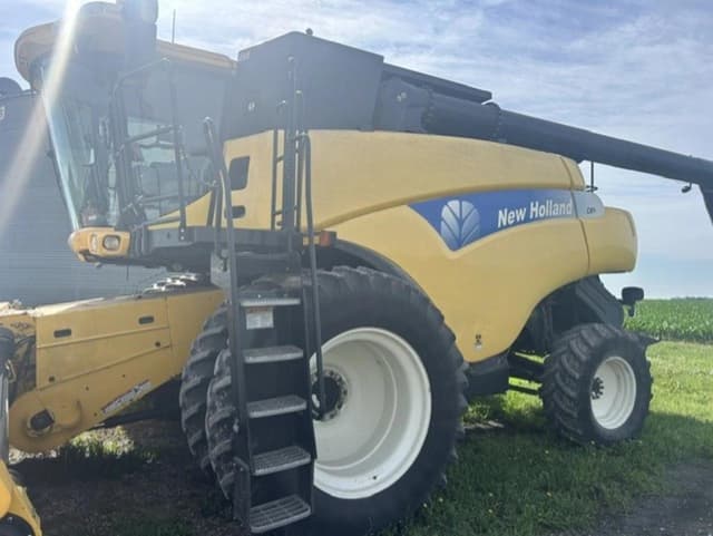 Image of New Holland CR9060 equipment image 2