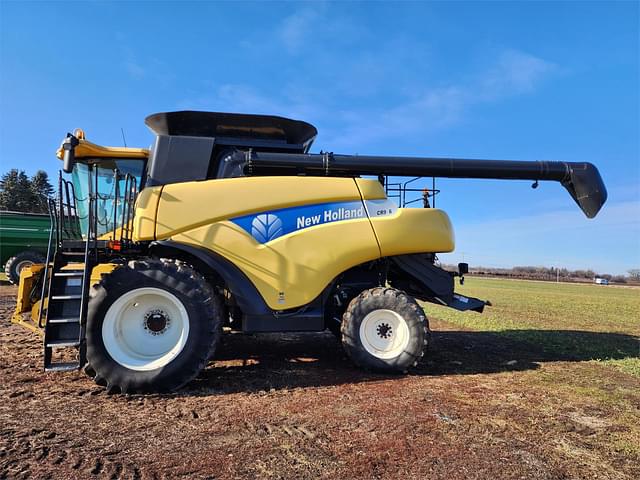 Image of New Holland CR9060 equipment image 1