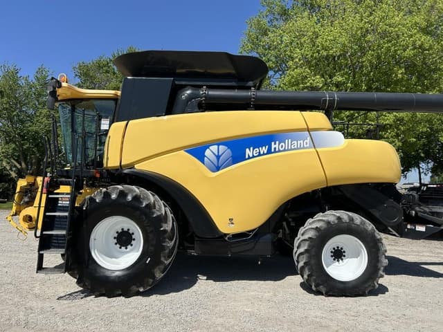 Image of New Holland CR9070 equipment image 2