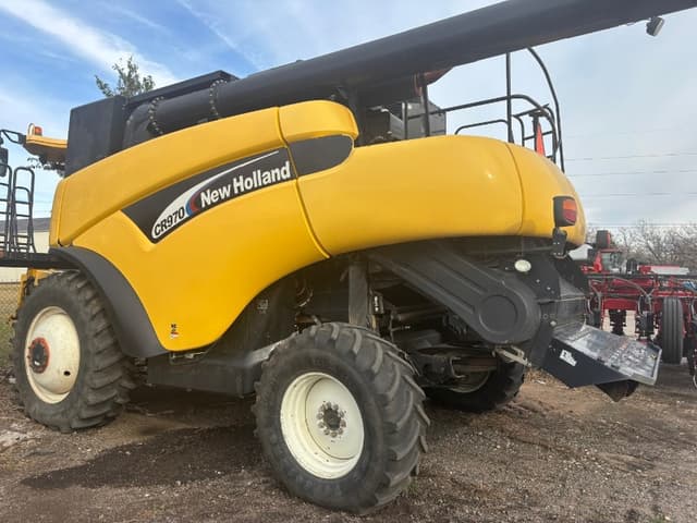 Image of New Holland CR970 equipment image 3
