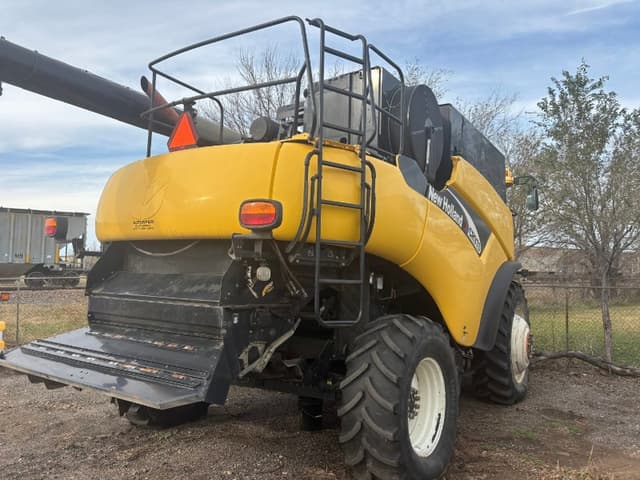 Image of New Holland CR970 equipment image 2