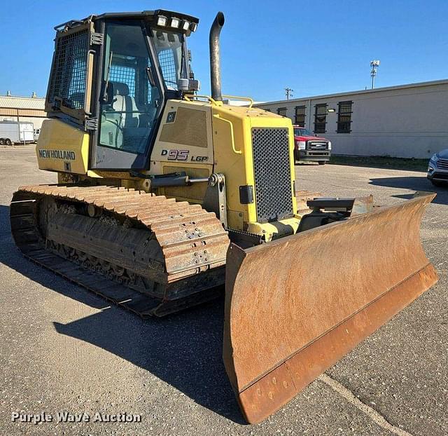 Image of New Holland D95 equipment image 2