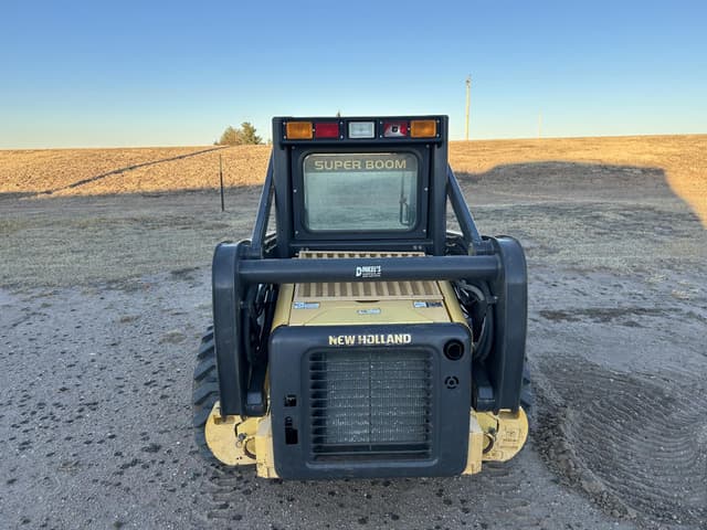 Image of New Holland L170 equipment image 3