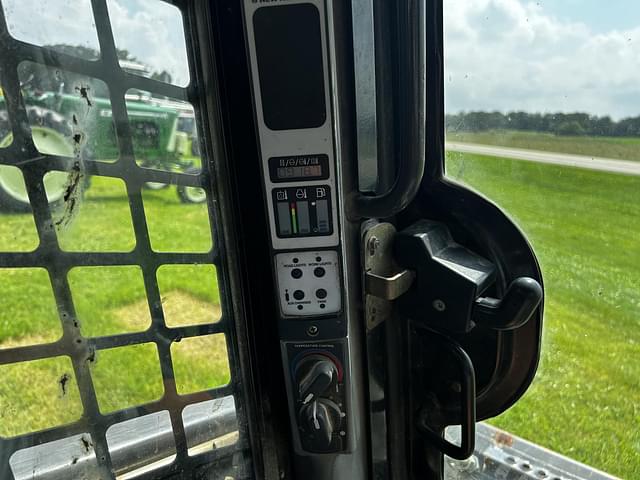 Image of New Holland L170 equipment image 4