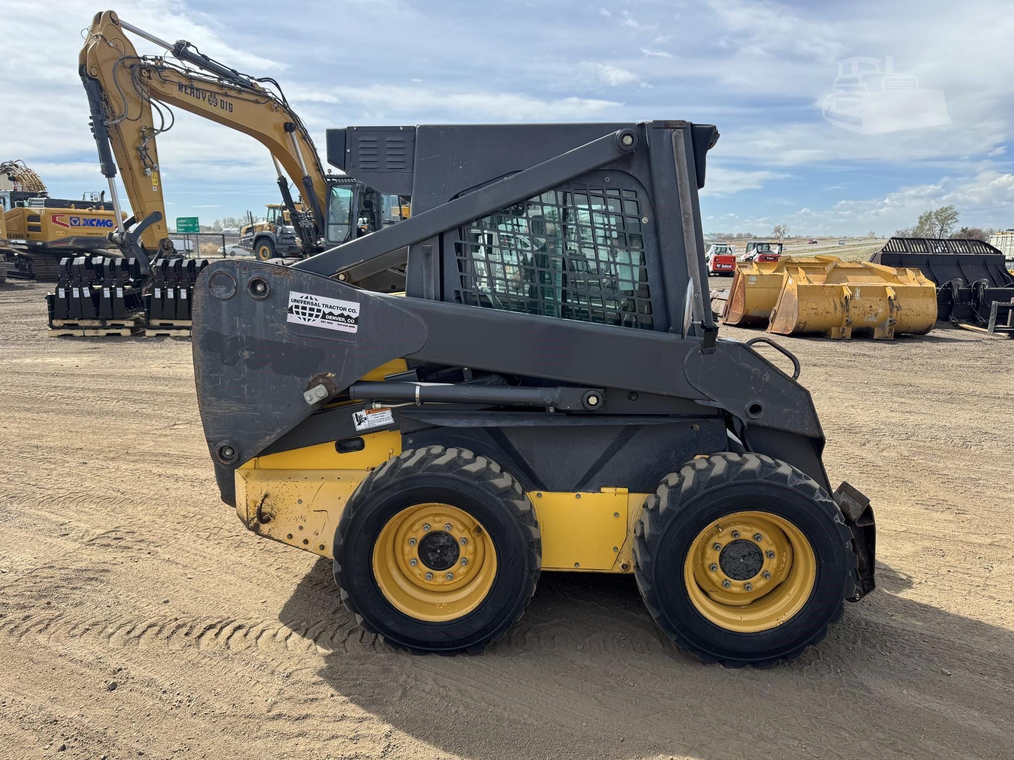 2007 New Holland L175 Equipment Image0