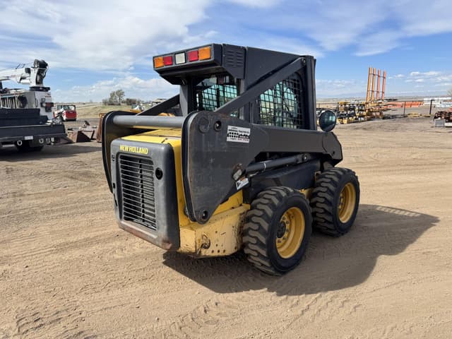 Image of New Holland L175 equipment image 4