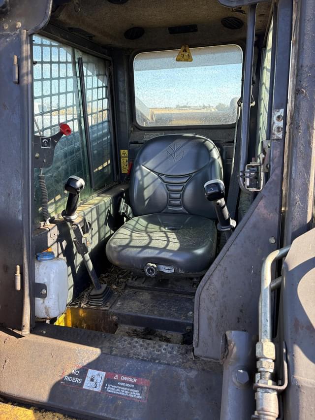 Image of New Holland L185 equipment image 1