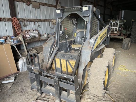 2007 New Holland L185 Equipment Image0