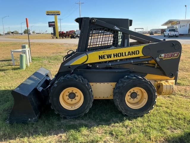 Image of New Holland L190 equipment image 3
