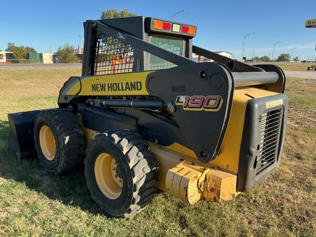 Image of New Holland L190 equipment image 4