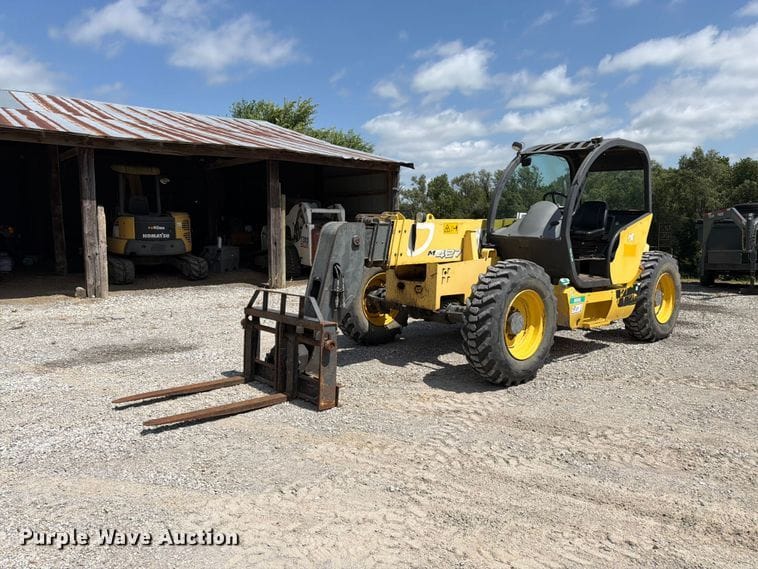 2007 New Holland M427 Equipment Image0