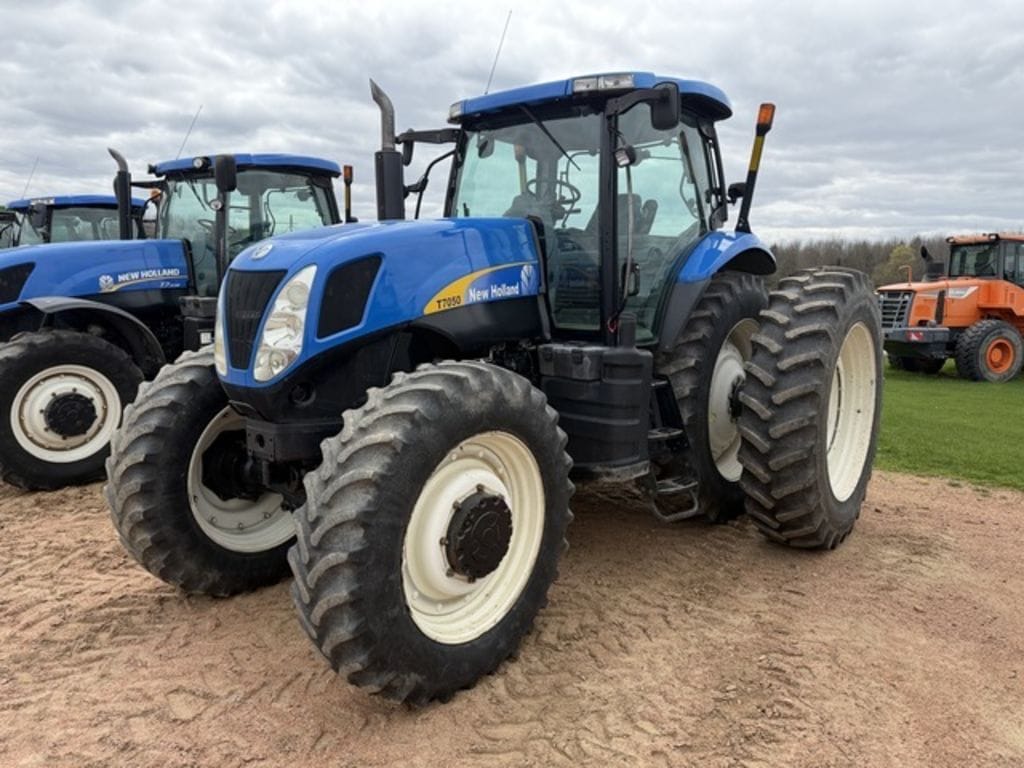 2007 New Holland T7050 Equipment Image0