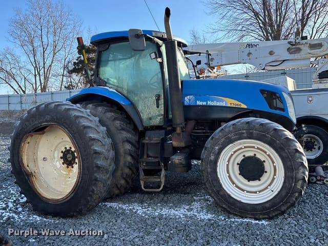 Image of New Holland T7060 equipment image 3