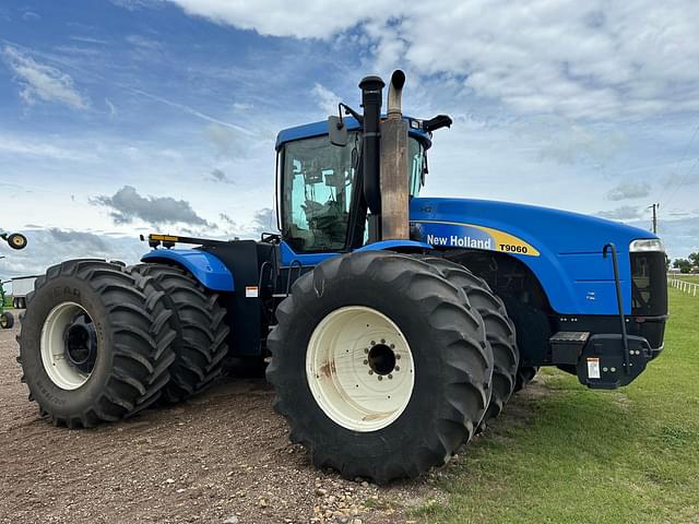 Image of New Holland T9060 equipment image 3