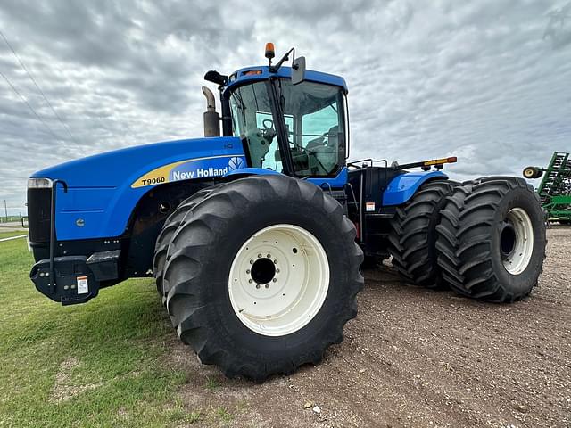 Image of New Holland T9060 equipment image 1