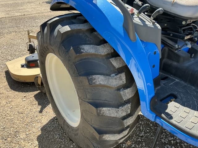 Image of New Holland TC33DA equipment image 4