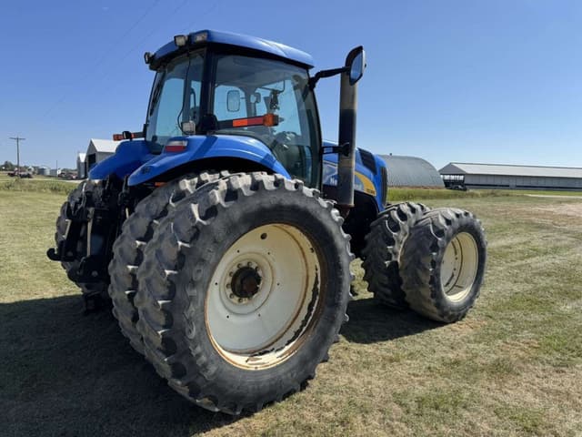 Image of New Holland TG305 equipment image 4