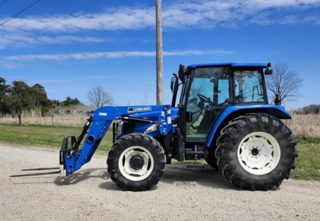 2007 New Holland TL100A Equipment Image0