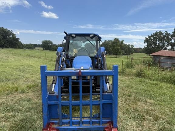 Image of New Holland TL80A equipment image 2