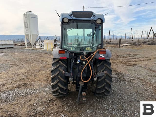 Image of New Holland TN85FA equipment image 3