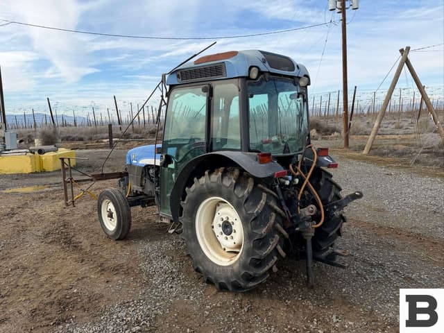Image of New Holland TN85FA equipment image 2