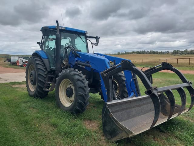 Image of New Holland TS135A equipment image 2