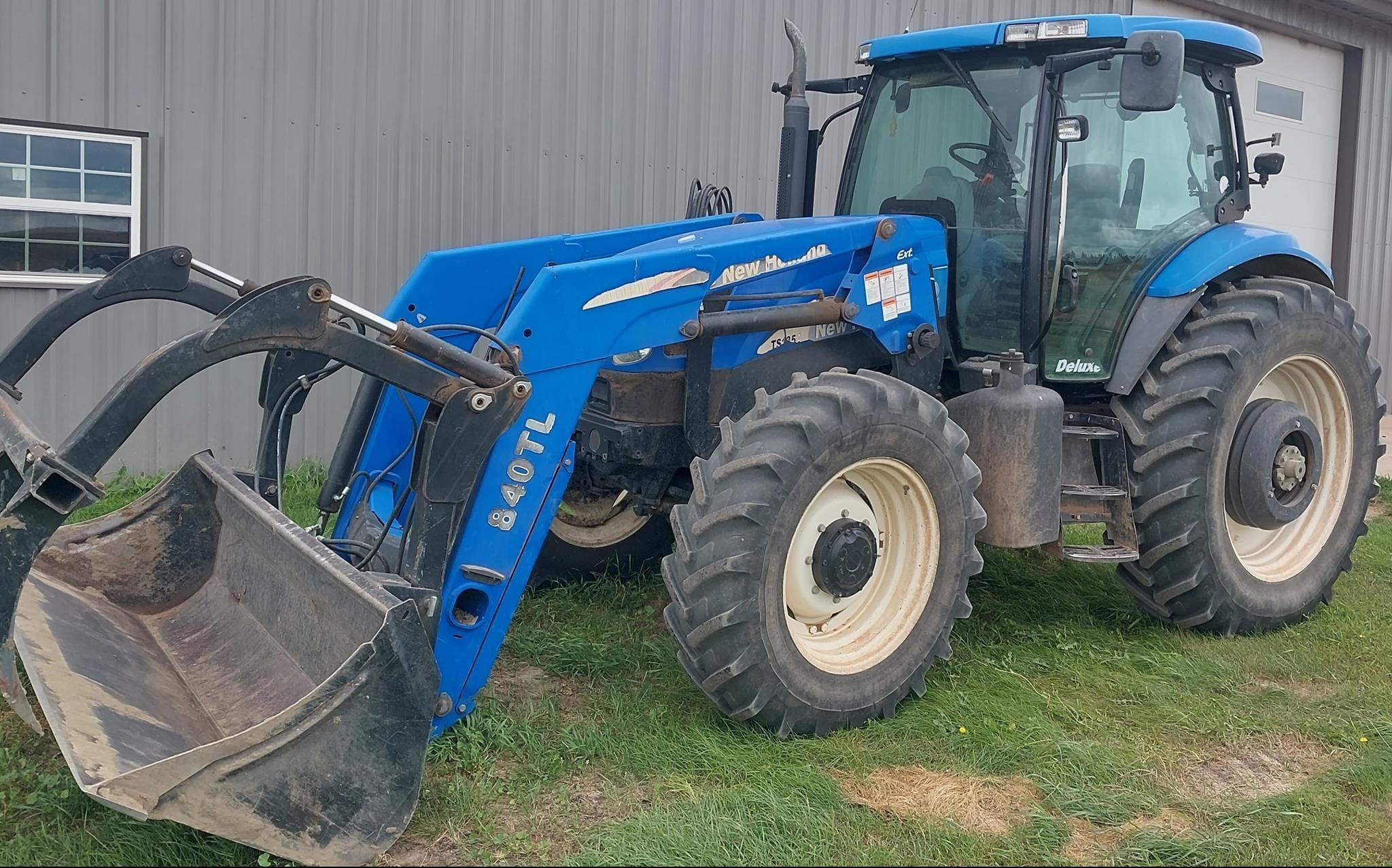 2007 New Holland TS135A Equipment Image0