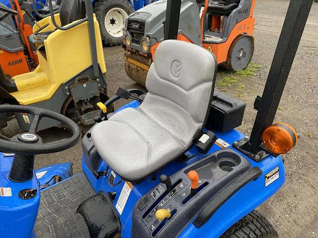 Image of New Holland TZ18DA equipment image 4