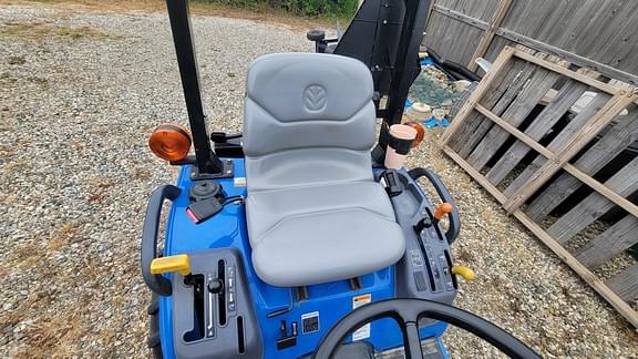 Image of New Holland TZ25DA equipment image 4