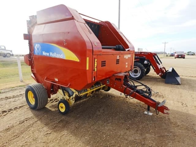 Image of New Holland BR7090 equipment image 1