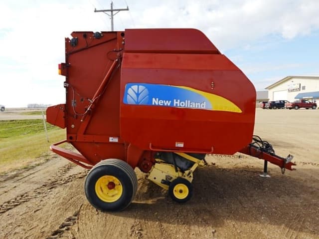Image of New Holland BR7090 equipment image 2